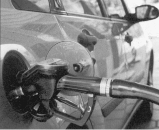 Заправка автомобиля топливом