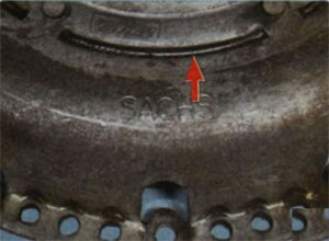 Внешним осмотром оцените состояние опорных колец нажимной пружины с внешней и внутренней стороны пружины