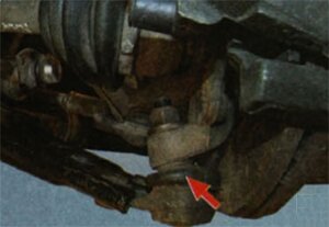 При каждом техническом обслуживании и ремонте надо обязательно проверять состояние защитных чехлов шаровых опор подвески, на чехлах не должно быть механических повреждений